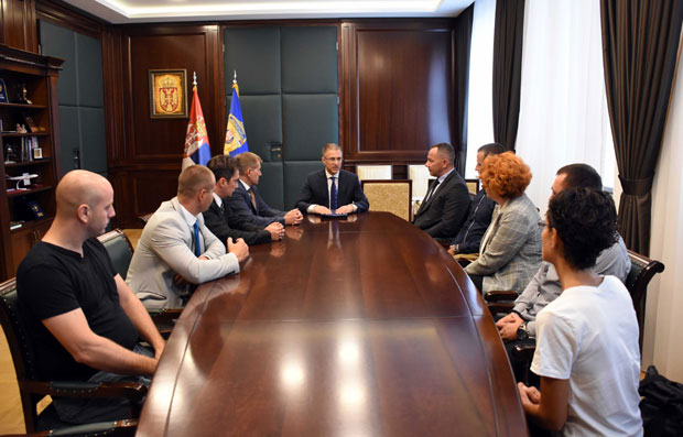 ЗАПЛЕНА 800 КИЛОГРАМА КОКАИНА: Награда за полицајце заслужне за разбијање криминалне групе